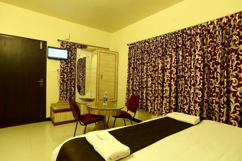 Hotel Alwoodland Residency