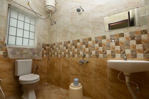 Hotel Alwoodland Residency