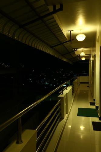 Hotel Alwoodland Residency