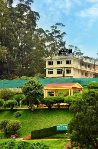Hotel Alwoodland Residency