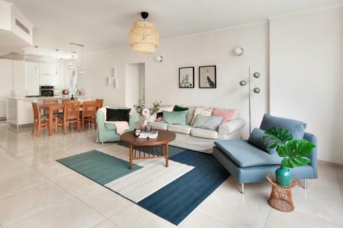 Pinsker - New 2 Bedroom Apartment