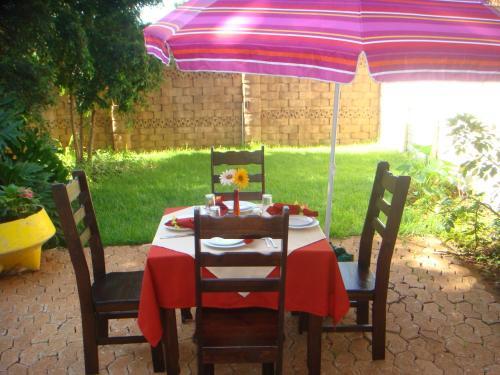 Hostal Heatherdale Guesthouse & Shuttle Services