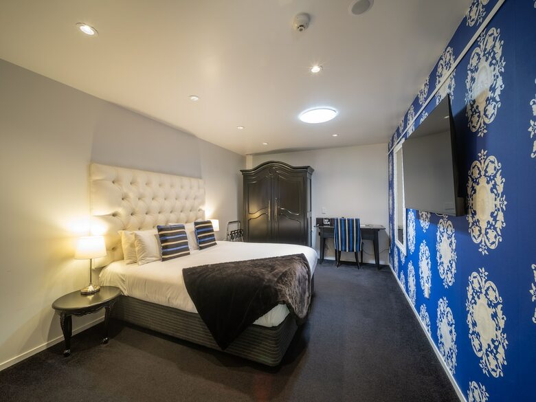 Black Swan Lakeside Boutique Hotel