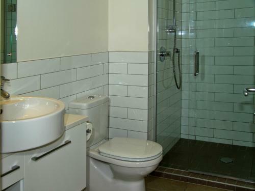Hananui Lodge And Apartments