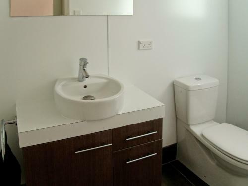 Hananui Lodge And Apartments