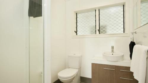 Hananui Lodge And Apartments