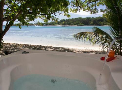 Hotel Erakor Island Resort & Spa