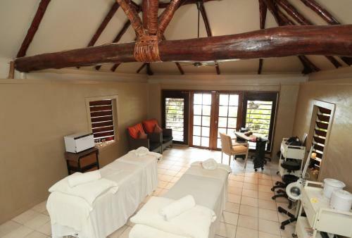 Hotel Erakor Island Resort & Spa
