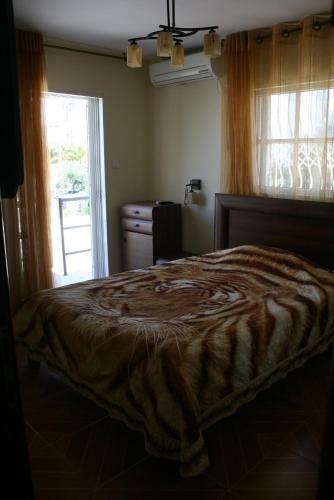 Two Bedroom Apartment With Patio And Pool