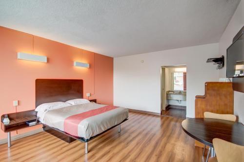 Motel 6 Somerset