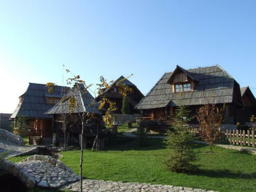 Ethno Village Stanisici & Hotel Pirg