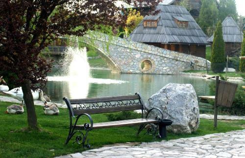 Ethno Village Stanisici & Hotel Pirg