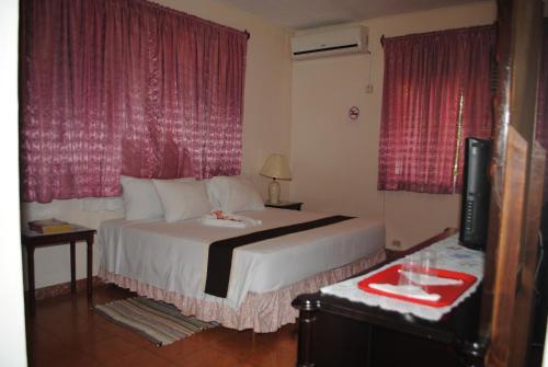 Hostal Palm Bay Guest House & Restaurant