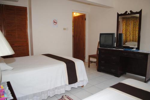 Hostal Palm Bay Guest House & Restaurant