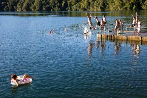 Lake Eacham Tourist Park & Cabins