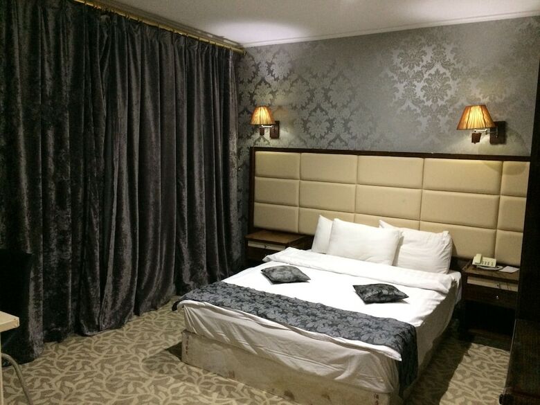 Imperial Suites Hotel