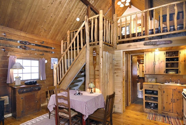 Hotel Pioneer Guest Cabins