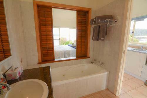 Quarantine Bay Beach Cottages
