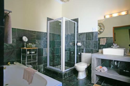 Hostal 4-heaven Guest House