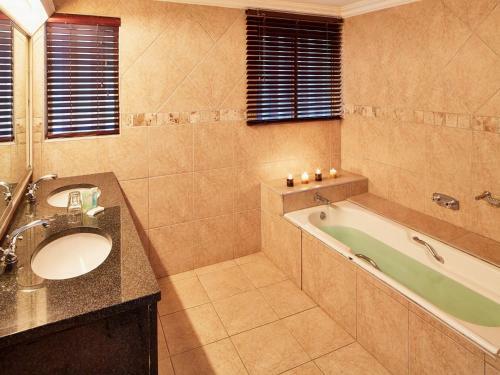 Hotel Midlands Saddle And Trout