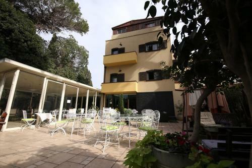Villa Carmel Boutique Hotel