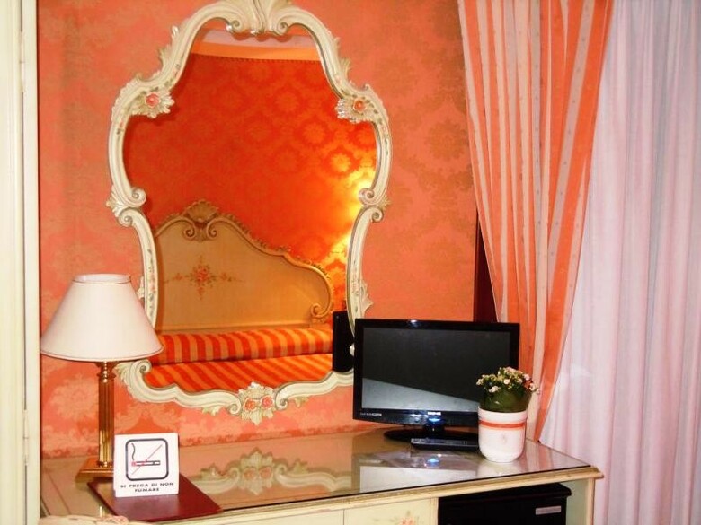 Hotel Lux