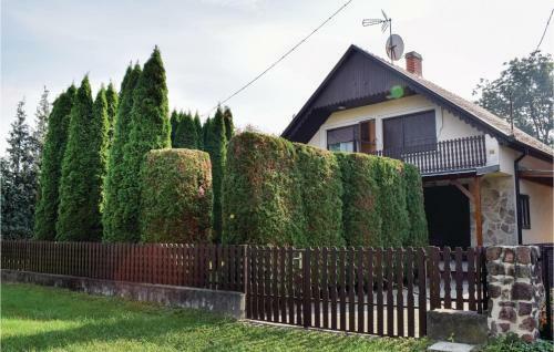 Holiday Home Almos U.-balatonber�ny