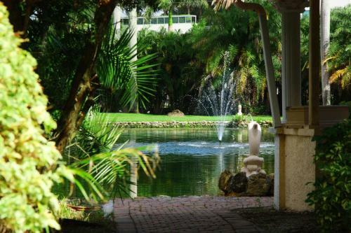 Hotel Rock Lake Resort