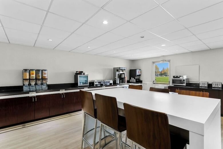 Hotel Clarion Suites Downtown Anchorage