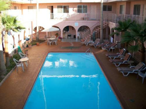 Hotel Hidden Palms Resort & Condominiums