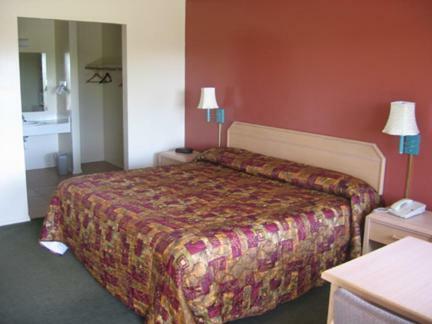 Heritage House Motel