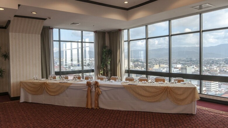 Hotel Holiday Inn San Jose-aurola