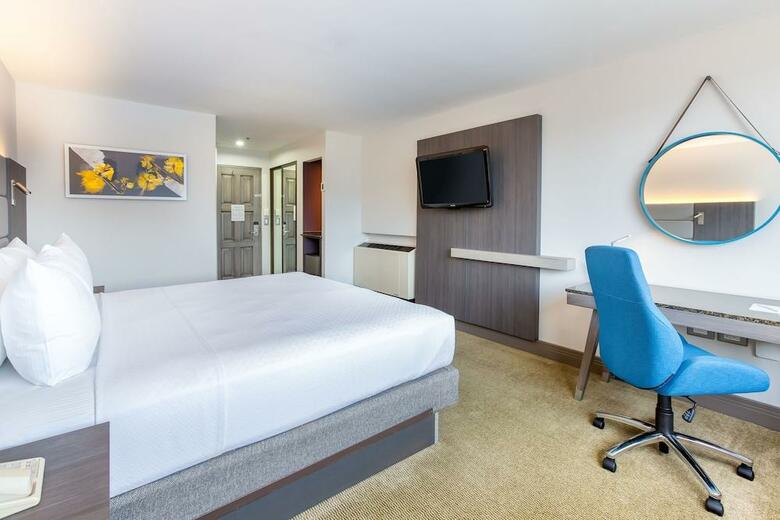 Hotel Crowne Plaza Corobici