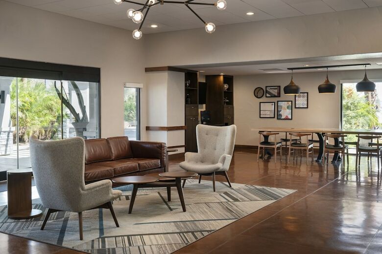 Hotel Four Points By Sheraton Tucson Airport