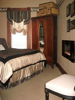 Bed & Breakfast Heart Of The Hills Inn