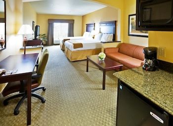 Holiday Inn Express Hotel And Suites Texarkana