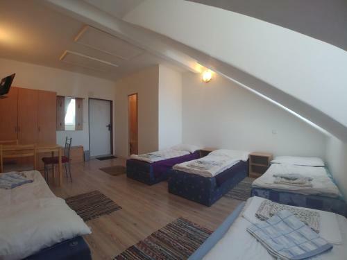 Albergue Kv Apartmans Var?avsk�