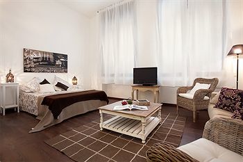 Gracia Bas Apartments Barcelona