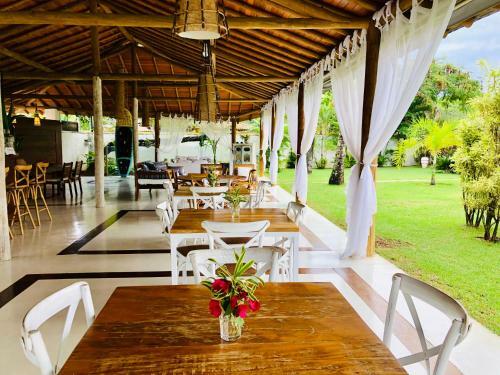 Hostal Pousada Villa Palmeira Azul Su�tes de Charme
