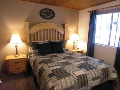 Goldmine Lodge & Black Bear Cottages