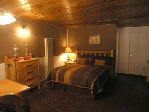 Goldmine Lodge & Black Bear Cottages