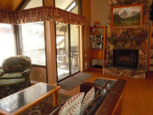 Two-bedroom Plus Den Premier Unit #30 By Escape For All Seasons