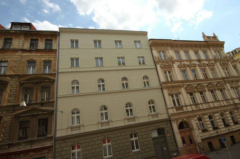 Hotel Pure White