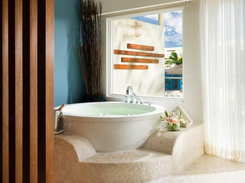 Hotel Azul Sensatori By Karisma - All Inclusive