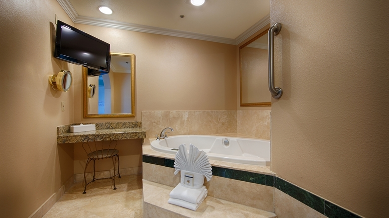 Best Western Plus Marina Shores Hotel - Dana Point
