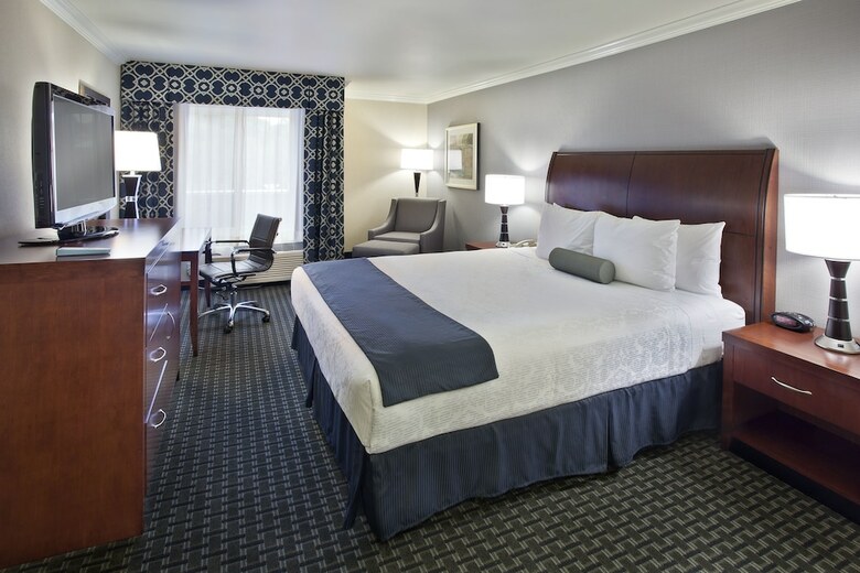 Best Western Plus Marina Shores Hotel - Dana Point
