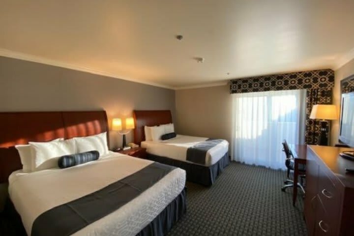Best Western Plus Marina Shores Hotel - Dana Point