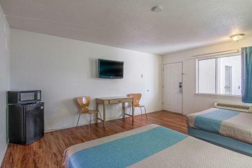 Motel 6 Fort Bragg