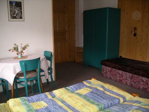 Hostal Pension 48