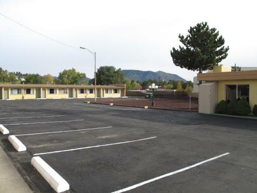 Budget Host Inn Saga Motel